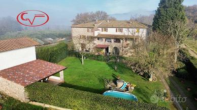 Villa di 298 m² con più di 5 locali e box auto dop