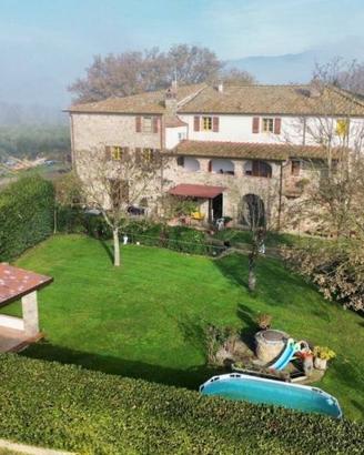 Villa di 298 m² con più di 5 locali e box auto dop