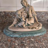 statua donna con bambino MUSTO