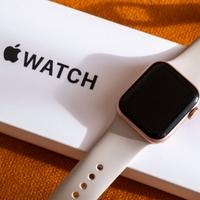 Apple Watch SE GPS 40mm - Aluminium Gold