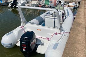 Gommone Bat 590 pacific motore suzuki 115 4t