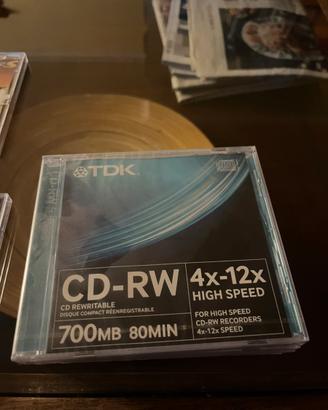 4 Cd vergini nuovi ancora incartati