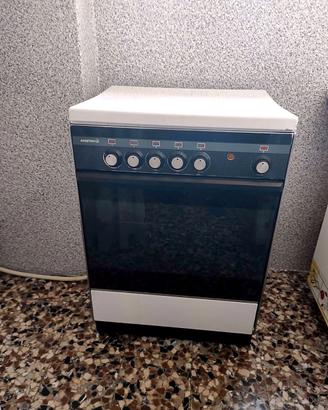 Cucina a gas Ariston 4 fuochi con forno