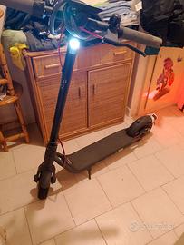 Monopattino elettrico Navee V40