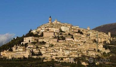 Terreno di 100 m² a Trevi