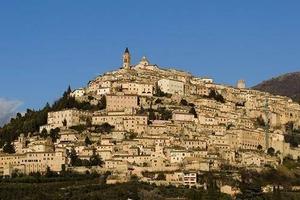 Terreno di 100 m² a Trevi