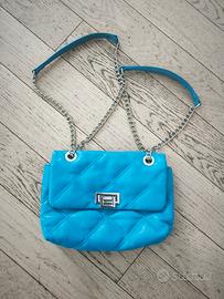 borsetta azzurra Stradivarius 