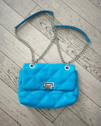 borsetta azzurra Stradivarius 