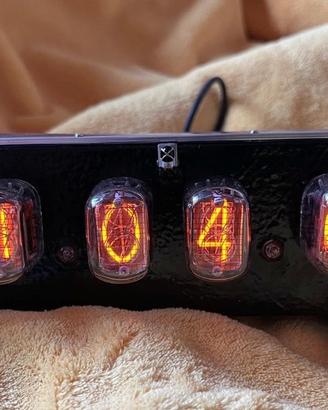 OROLOGIO DIGITALE CON 6 TUBI NIXIE