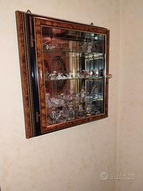 Bacheca in radica e vetro