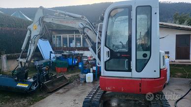 escavatore takeuchi fr138
