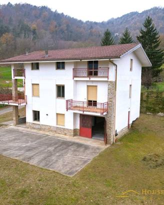 Villa di 200 m² con più di 5 locali e box auto dop