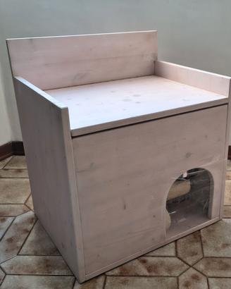 Casetta per gatto in legno con tiragraffi