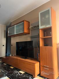 Parete attrezzata con tavolo