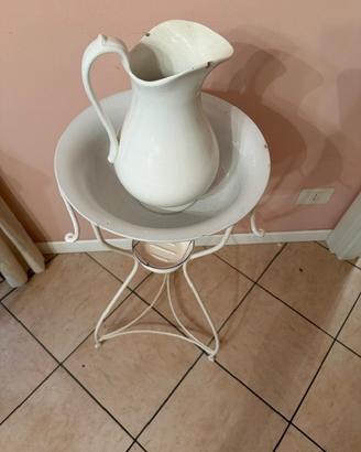 Porta catino in metallo con brocca e piattino