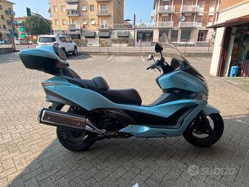 Scooter Honda SWT 400