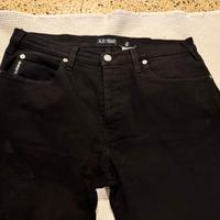 Cinque pantaloni Armani e uno Zegna
