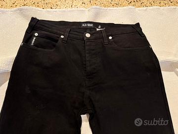 Cinque pantaloni Armani e uno Zegna