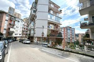 2 LOCALI A NAPOLI
