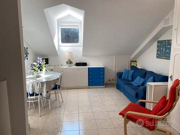 Trilocale mansardato sul mare