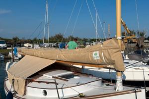 Natante a vela con deriva