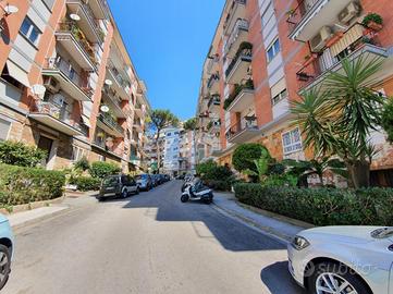 4 LOCALI A NAPOLI