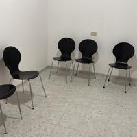 5 sedie in legno scuro