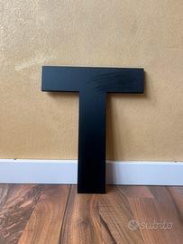Lettera T decorativa