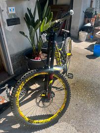 Bici downhill Taglia L 27.5”