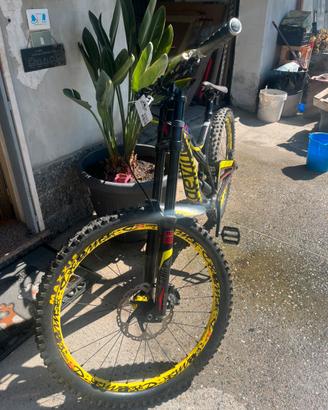 Bici downhill Taglia L 27.5”