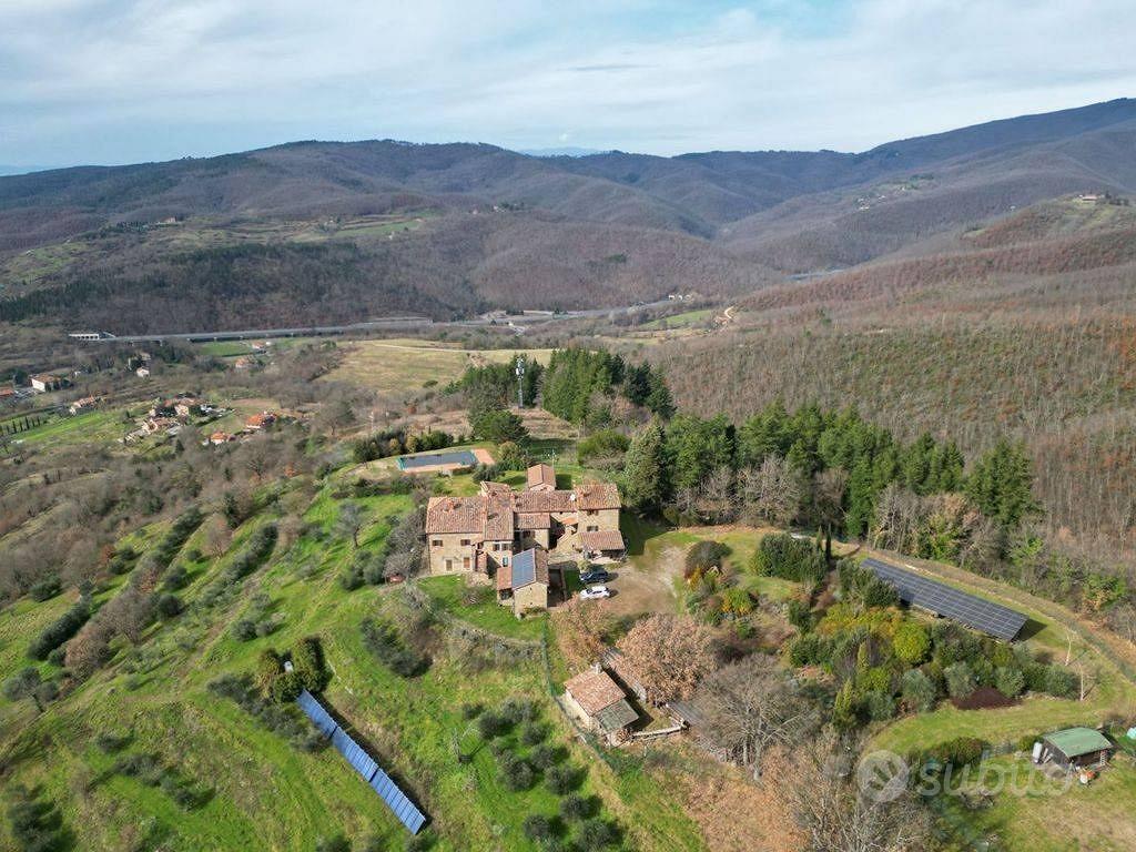Rustico / Casale di 760 m² con più di 5 locali e b - Vista 2