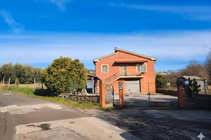 Casa indipendente con uliveto 4000 mq