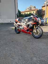 Aprilia rsv 1000r