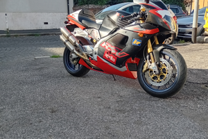 Aprilia rsv 1000r