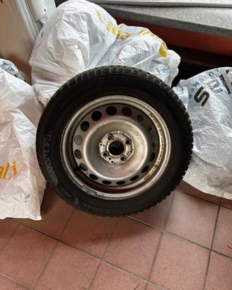 4 cerchi+gomme 185/60 r15 (Smart 453)