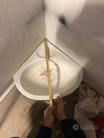 Lavabo angolare bagno