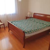 Camera classica da letto in noce nazionale