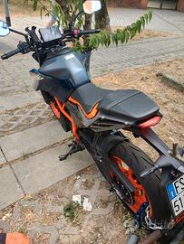 5.600 Duke390  KTM