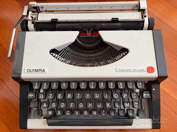Macchina da scrivere vintage Olympia