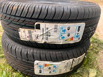 Gomme 205/60R16