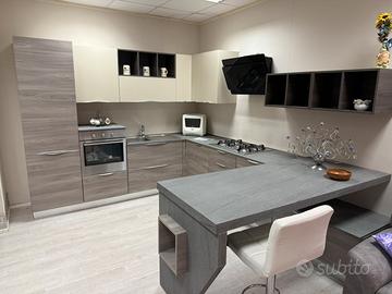 Cucina completa di elettrodomestici