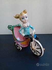 Statuetta vintage in ceramica policroma