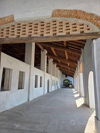 Rustico / Casale di 2500 m² con più di 5 locali a 
