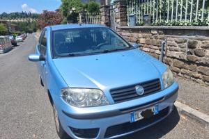 Fiat Punto azzurra
