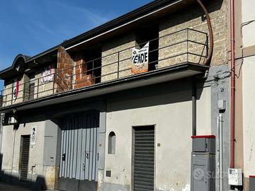 Appartamento al piano terra e sottotetto grezzo