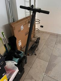 Monopattino elettrico SEGWAY e25e