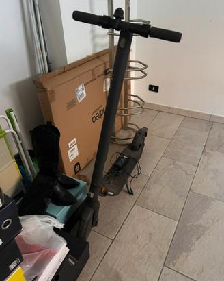 Monopattino elettrico SEGWAY e25e