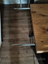 Tavolo in legno rovere di forma rettangolare,con  