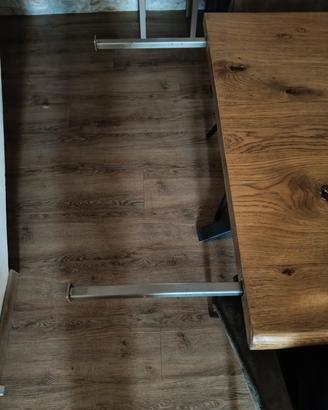 Tavolo in legno rovere di forma rettangolare,con  