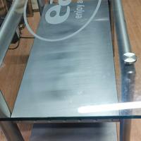 tavolo in vetro e metallo